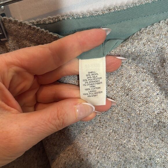 J.Jill Elegant Gray Stretch Floral Embroidered Wool Blend A-Line Skirt. Size 12. - Picture 7 of 8